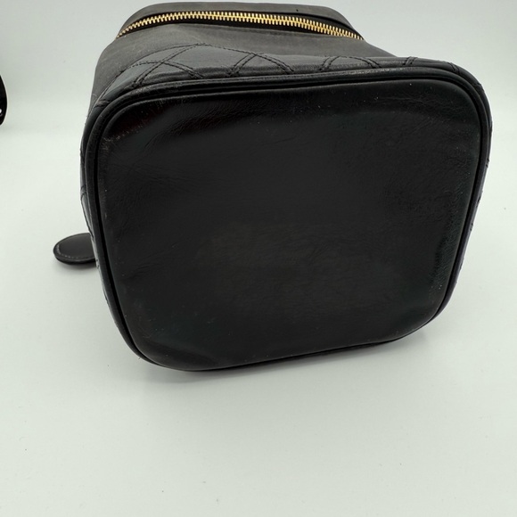 CHANEL Black Cosmetic Case with Gold Zipper - Picture 5 of 12